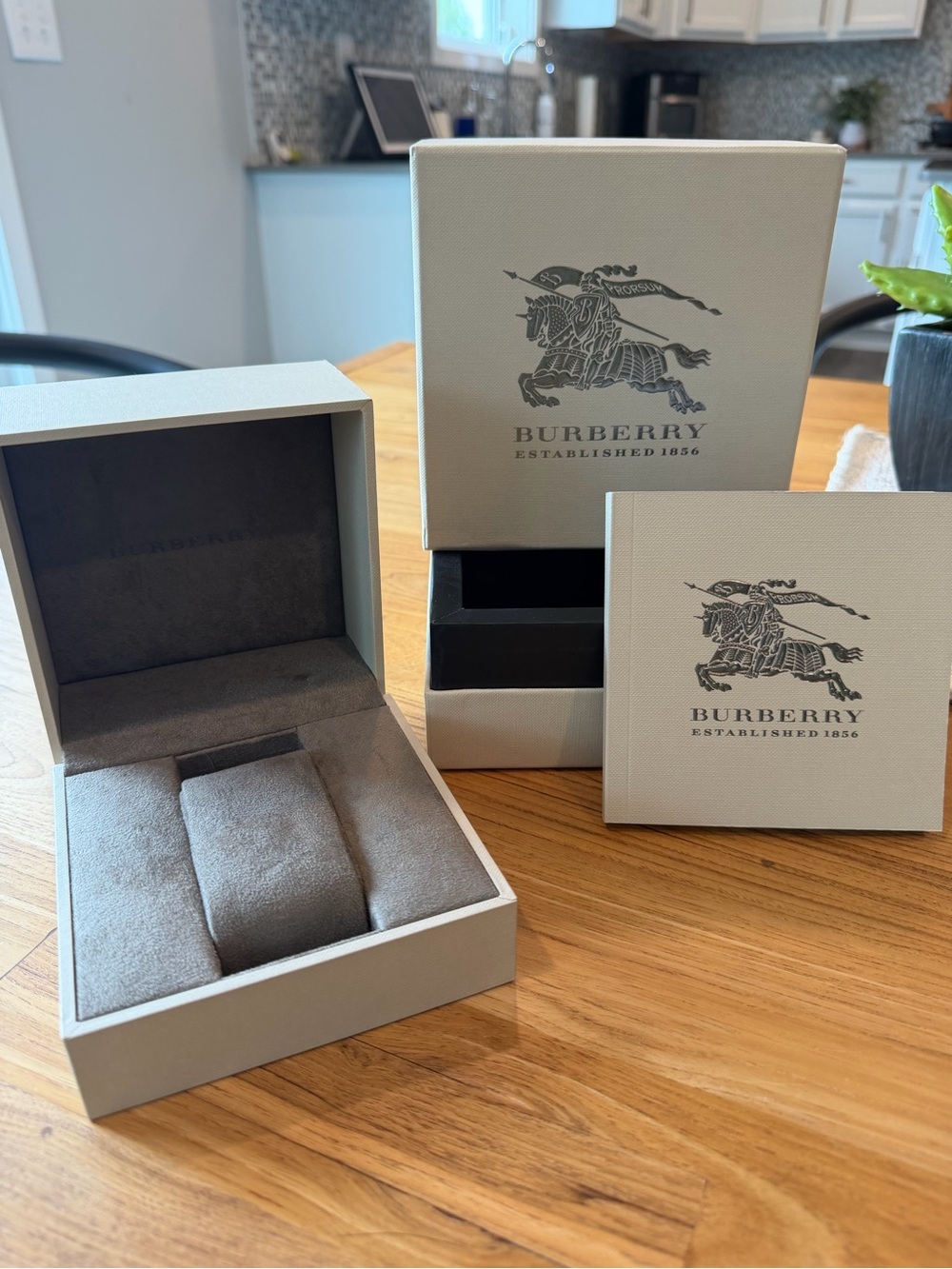 Burberry Men's Gray and Light Gray Watch Box Set